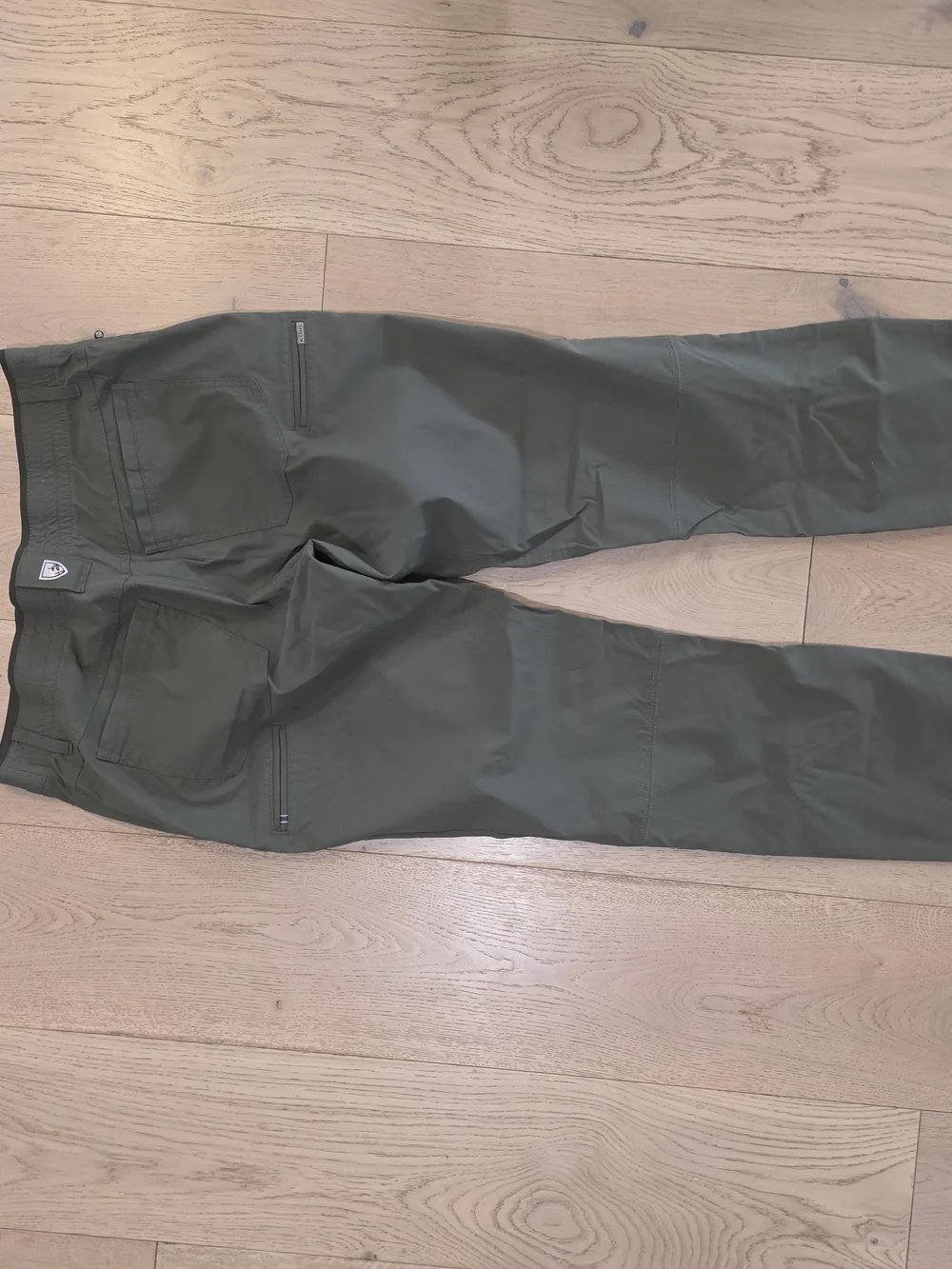 Kuhl stretch button
